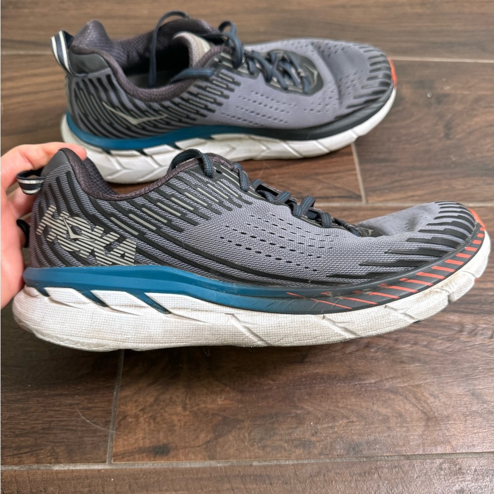Hoka Clifton 5 Men’s Size 9
